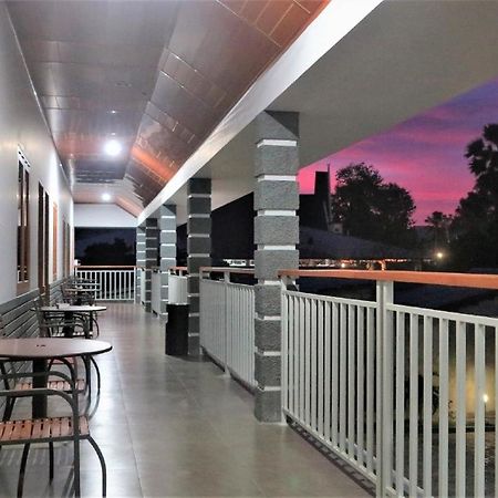 Tanto Hotel Waingapu Extérieur photo