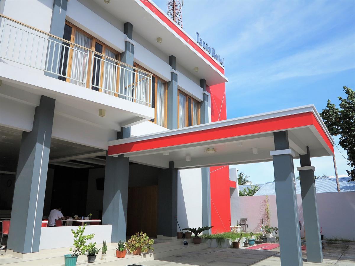 Tanto Hotel Waingapu Extérieur photo